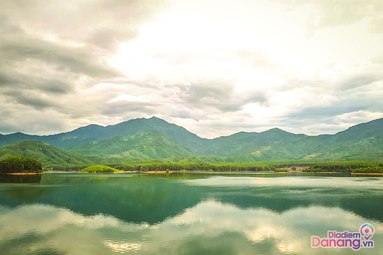 Hồ Hòa Trung