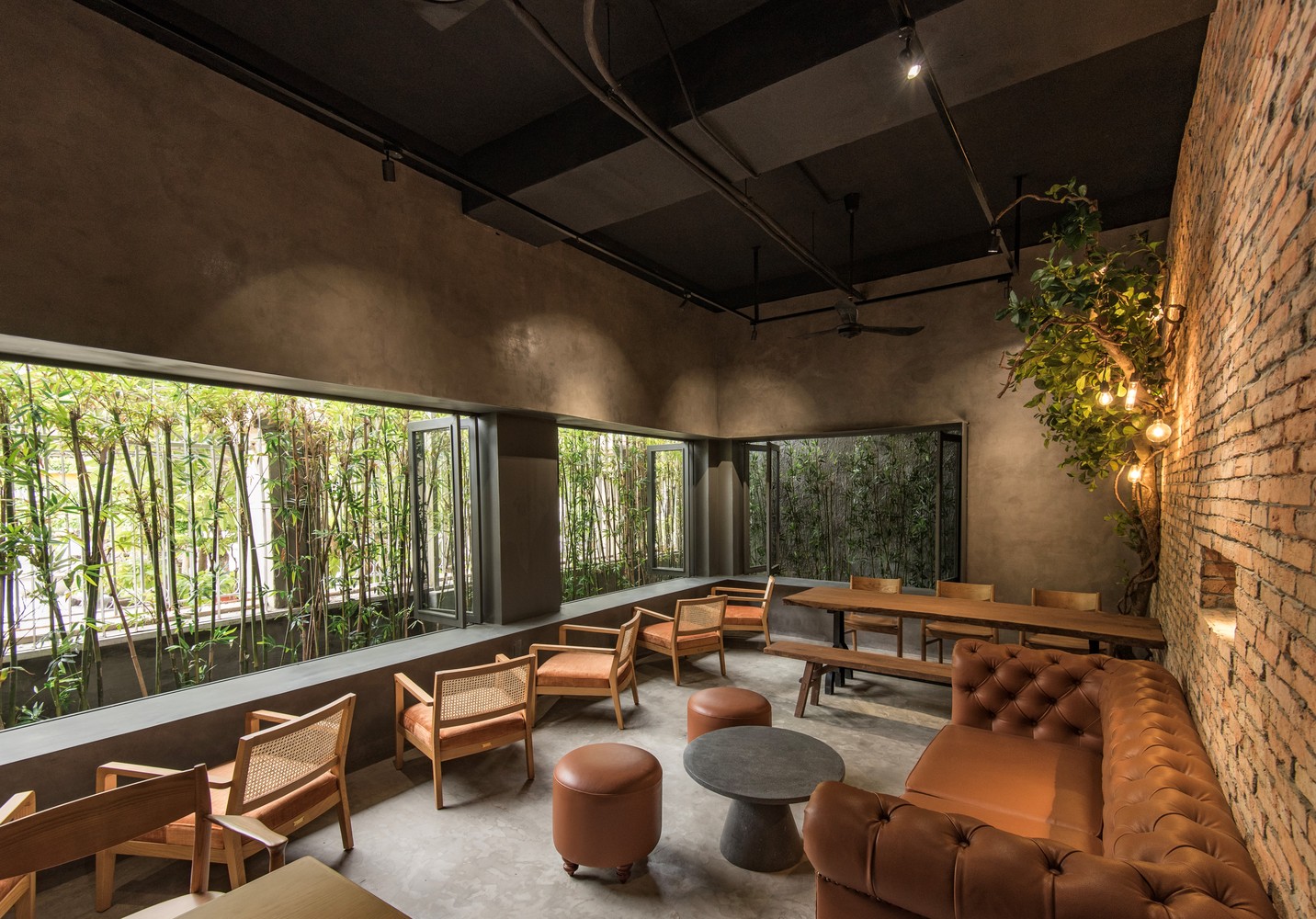  Nó góp phần xây dựng mảng xanh phía trước quán, kết nối với sân vườn cũng như tạo cho khách hàng ấn tượng về một quán cà phê thân thiện với môi trường. 