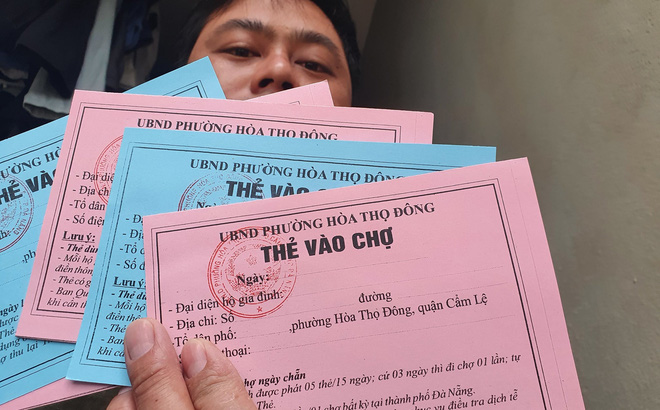 Người Đà Nẵng đi chợ bằng "thẻ đi chợ màu hồng, màu xanh" để phòng dịch